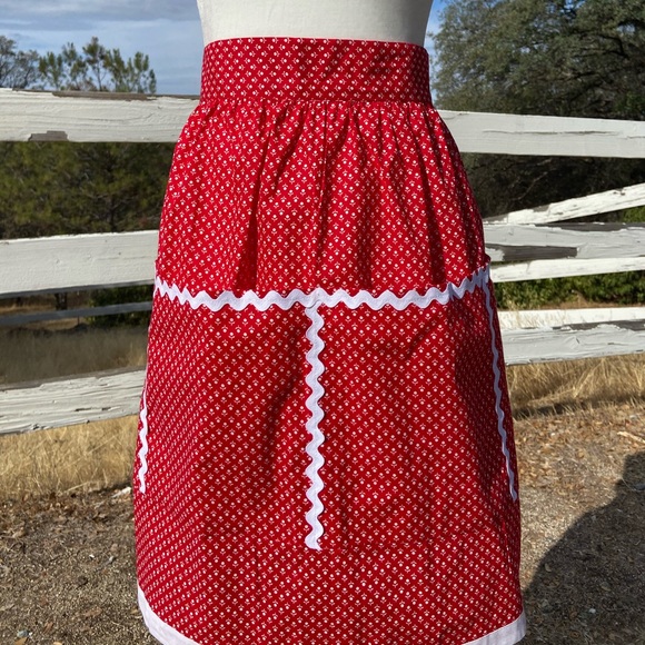 Vintage | Cottagecore Calico Rick Rack Apron - Picture 15 of 15